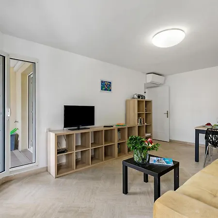 Apartment Daturas Bright With Balcony - Happy