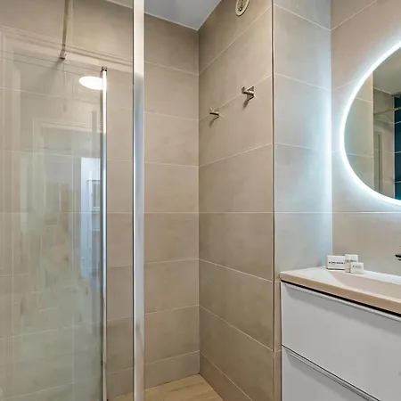 Daturas Bright With Balcony - Happy Apartment