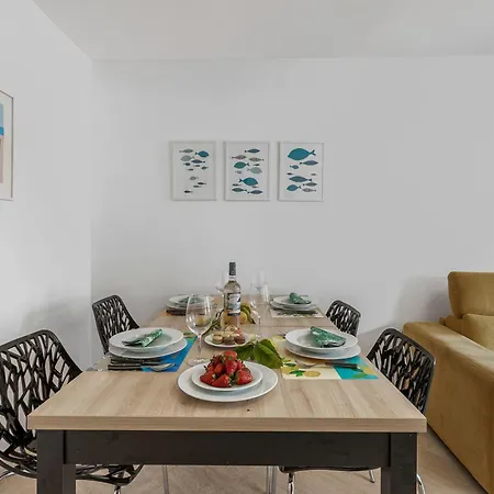Daturas Bright With Balcony - Happy Apartment *